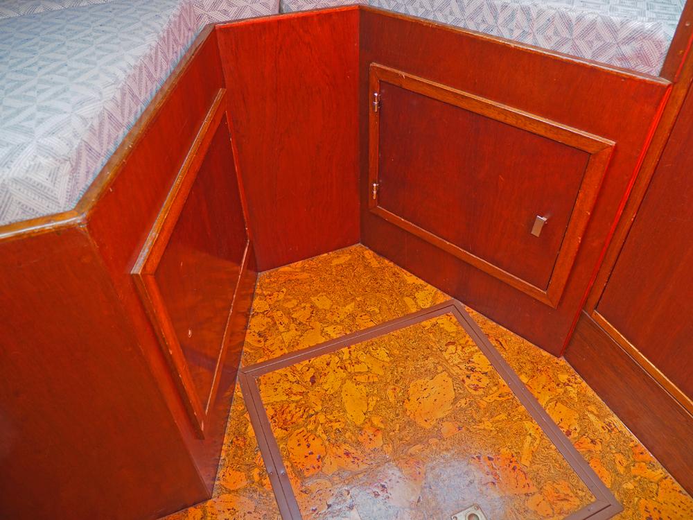 Cabin en avant, H&eacute;bergements